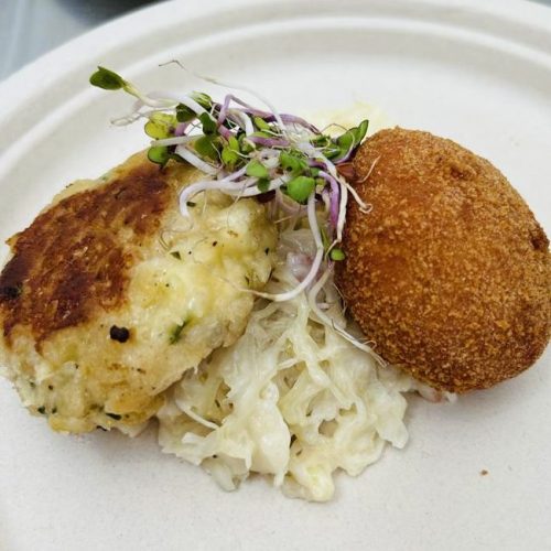 Kasknödel-Duo - ein Klassiker, serviert als Vorspeise oder im Buffet